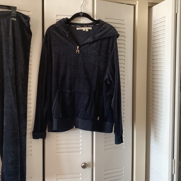 Max size 3X velour suit - Picture 3 of 8